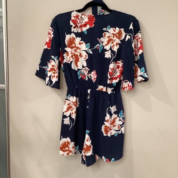 Navy Blue Summer Beach Romper With Flowers in Size Small.  Preloved by Aimcoo. - Picture 4 of 4